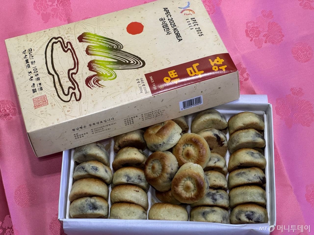 대통령실은 이재명 대통령이 APEC(아시아태평양경제협력체) 정상회의 참석을 위해 방한한 시진핑 중국 국가주석과 중국 대표단에게 황남빵 200상자를 선물했다고 지난달 31일 밝혔다. /사진=뉴스1