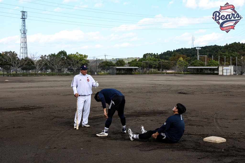 두산 포수들의 미야자키 마무리 캠프 훈련 모습. /사진=두산 베어스 제공
