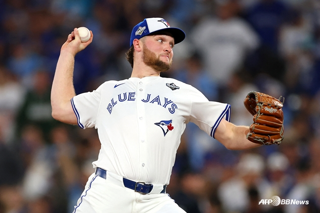 불펜으로 등판한 신인 선발 예세비지. /AFPBBNews=뉴스1