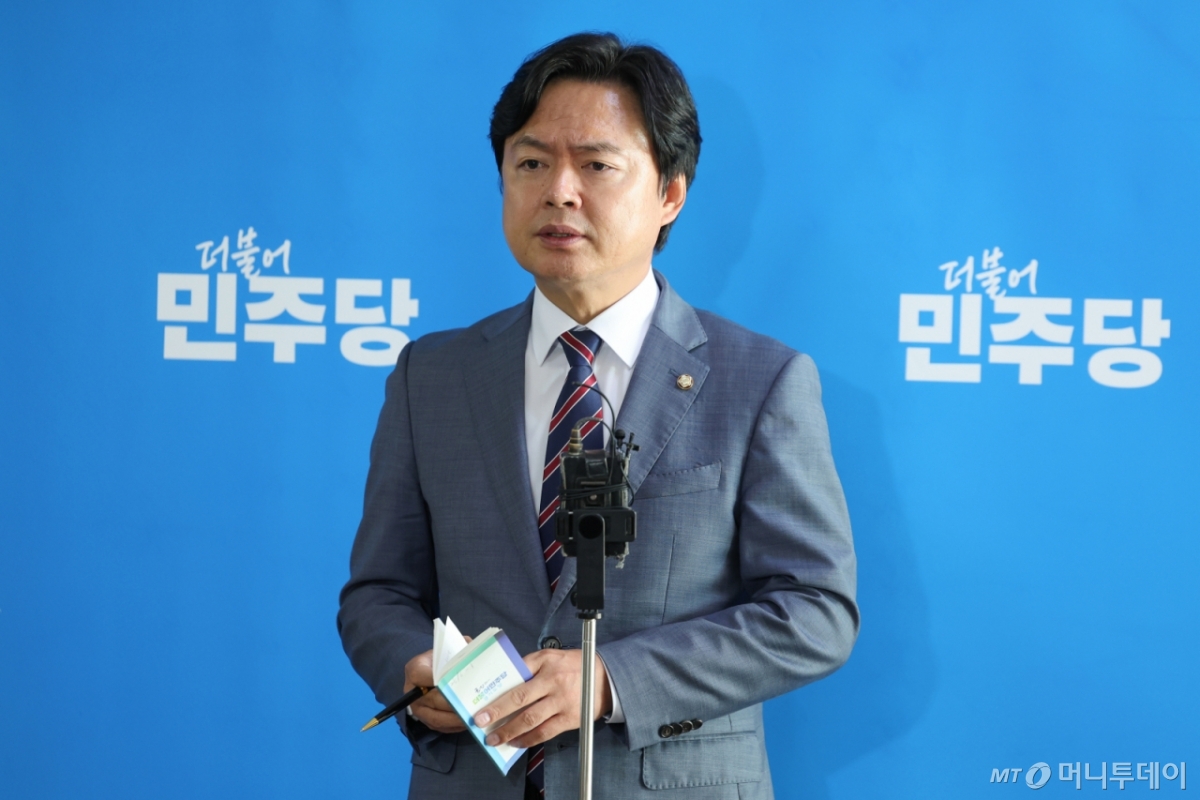 (서울=뉴스1) 안은나 기자 = 김현정 더불어민주당 원내대변인이 17일 서울 여의도 국회에서 취재진 질의에 답하고 있다. 2025.6.17/뉴스1 Copyright © 뉴스1. All rights reserved. 무단 전재 및 재배포, AI학습 이용 금지. /사진=(서울=뉴스1) 안은나 기자