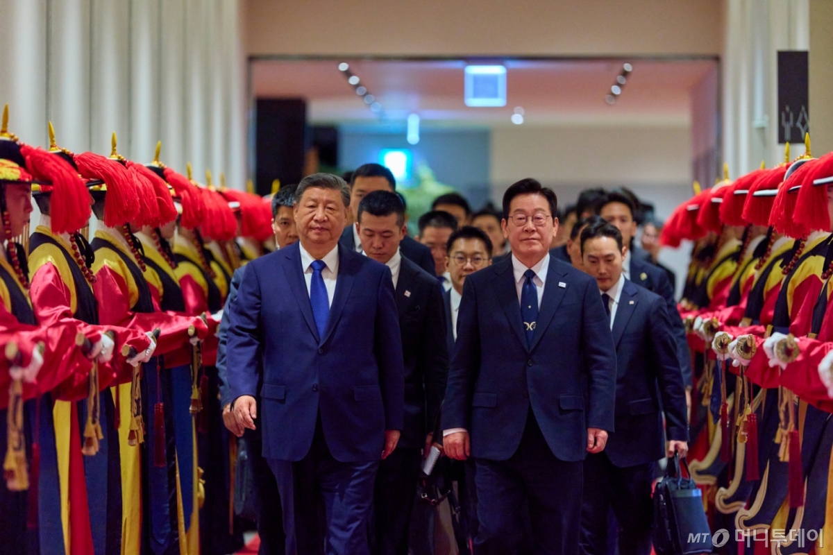 (서울=뉴스1) 이재명 기자 = 이재명 대통령과 시진핑 중국 국가주석이 1일 경북 경주시 소노캄 그랜드볼룸에서 열린 한중 국빈만찬에 참석하고 있다. (대통령실 제공. 재판매 및 DB 금지) 2025.11.2/뉴스1 Copyright © 뉴스1. All rights reserved. 무단 전재 및 재배포, AI학습 이용 금지. /사진=(서울=뉴스1) 이재명 기자