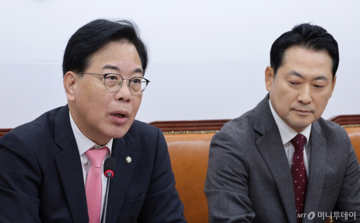 (서울=뉴스1) 신웅수 기자 = 송언석 국민의힘 원내대표가 3일 서울 여의도 국회에서 열린 최고위원회의에서 발언하고 있다. 2025.11.3/뉴스1  Copyright © 뉴스1. All rights reserved. 무단 전재 및 재배포,  AI학습 이용 금지. /사진=(서울=뉴스1) 신웅수 기자