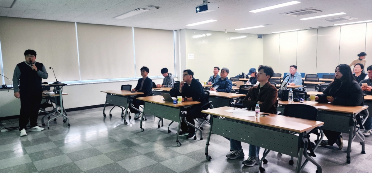 강원대 창업혁신원 관계자가 지난달 31일 엔젤투자 최고위 과정 연수에서 지역 창업생태계 현황을 설명하고 있다./사진=AIP 사무국