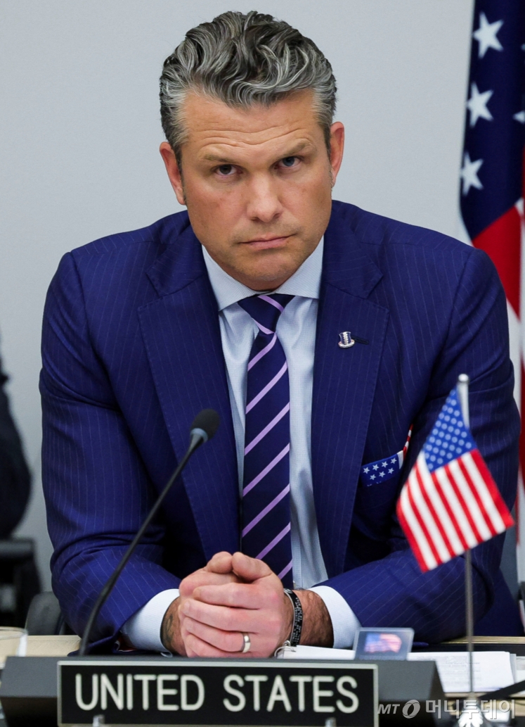 지난 2월15일(현지시간) 벨기에 브뤼셀 북대서양조약기구(NATO·나토) 본부에서 열린 우크라이나 방위 연락그룹(UDCG) 회의에 참석한 피트 헤그세스 미국 국방부 장관 / 로이터=뉴스1