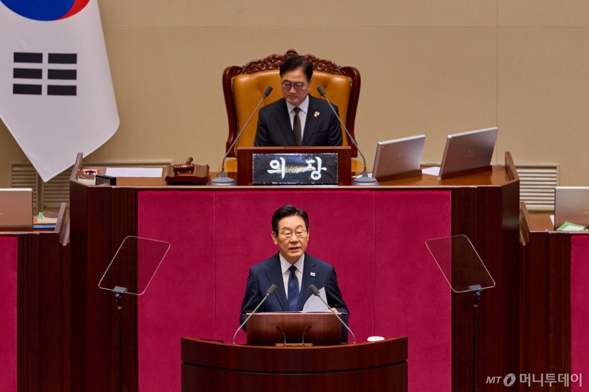 (서울=뉴스1) 이재명 기자 = 이재명 대통령이 4일 서울 여의도 국회 본회의장에서 2026년도 예산안 및 기금운용계획안에 대한 시정연설을 하고 있다. (대통령실 제공. 재판매 및 DB 금지)  2025.11.4/뉴스1  Copyright © 뉴스1. All rights reserved. 무단 전재 및 재배포,  AI학습 이용 금지. /사진=(서울=뉴스1) 이재명 기자