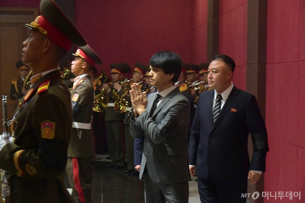 북한 노동당 기관지 노동신문은 5일 "김영남 동지의 서거에 당, 정권, 무력기관, 성, 중앙기관 일꾼(간부)들이 4일 고인의 령구를 찾아 조의를 표했다"고 보도했다. / 사진=뉴스1(노동신문)