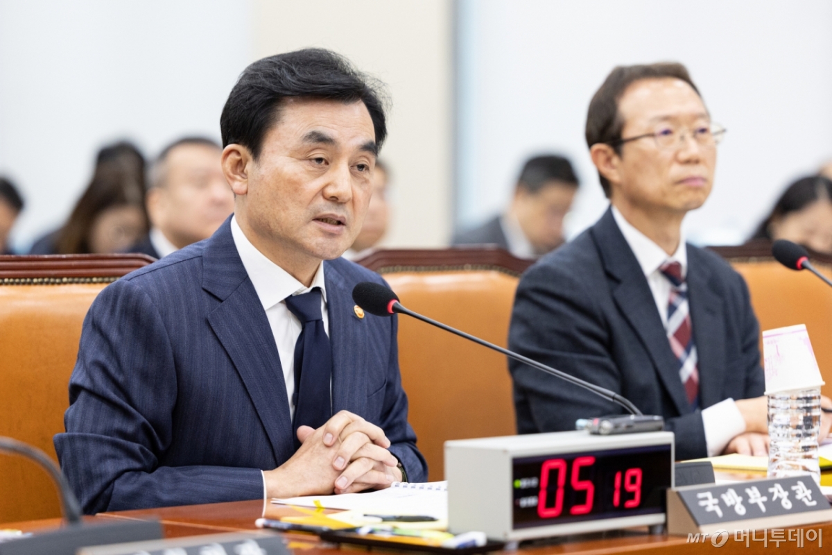 (서울=뉴스1) 이승배 기자 = 안규백 국방부 장관이 5일 서울 여의도 국회에서 열린 제429회국회(정기회) 국방위원회 제6차 전체회의에서 의원 질의에 답변하고 있다. 2025.11.5/뉴스1 Copyright © 뉴스1. All rights reserved. 무단 전재 및 재배포, AI학습 이용 금지.