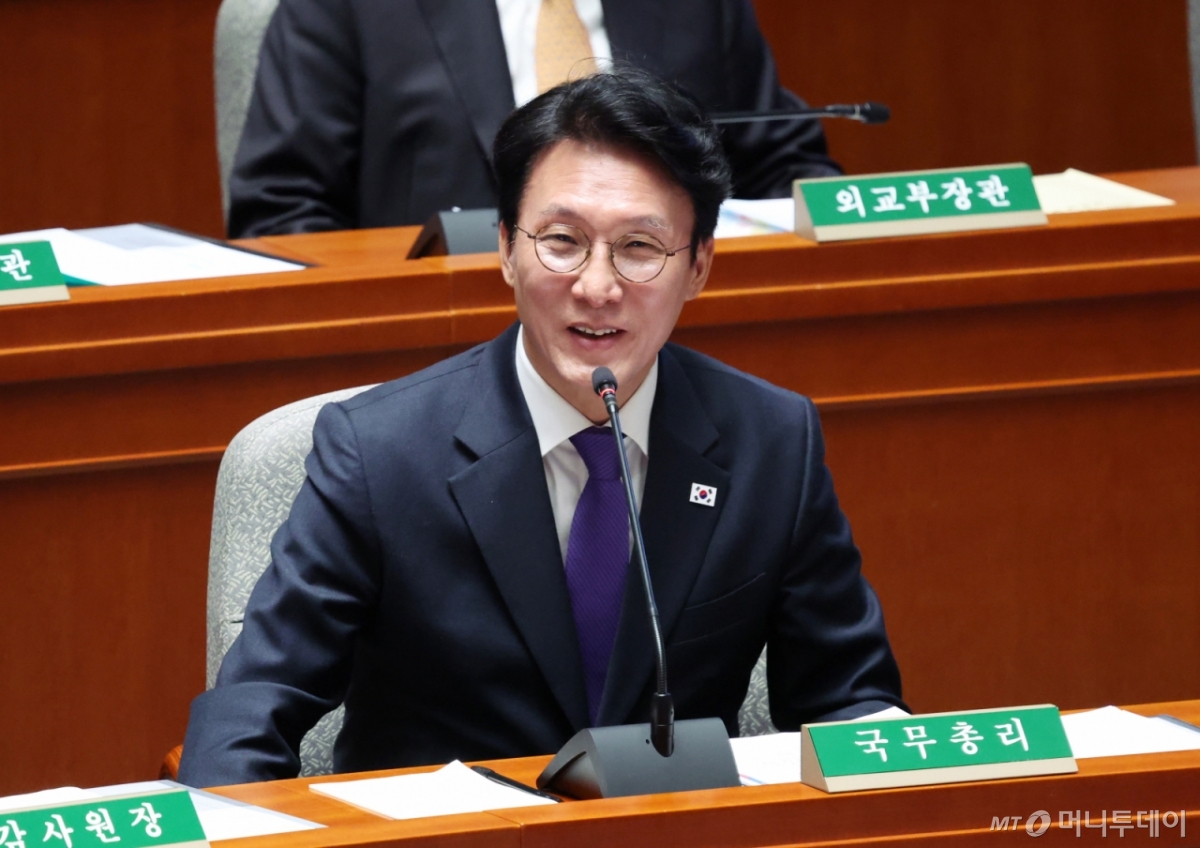 [서울=뉴시스] 김명년 기자 = 김민석 국무총리가 6일 서울 여의도 국회에서 열린 예산결산특별위원회 전체회의에서 의원 질의에 답변하고 있다. 2025.11.06. kmn@newsis.com /사진=김명년