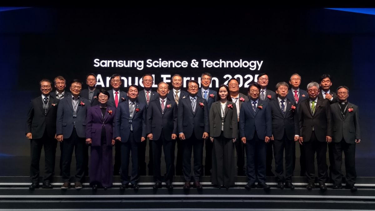 7일(금) 서울 강남구 인터컨티넨탈 파르나스 호텔에서 개최된 삼성미래기술육성사업 애뉴얼 포럼에서 참석자들이 기념 촬영을 하고 있다. /사진제공=삼성