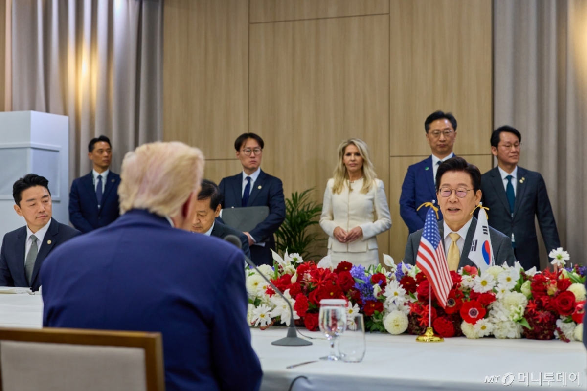 (서울=뉴스1) 허경 기자 = 이재명 대통령과 도널드 트럼프 미국 대통령이 지난 29일 경북 경주박물관에서 한미 확대 오찬회담을 하고 있다. (이재명 대통령 SNS. 재판매 및 DB 금지) 2025.10.30/뉴스1  Copyright © 뉴스1. All rights reserved. 무단 전재 및 재배포,  AI학습 이용 금지. /사진=(서울=뉴스1) 허경 기자