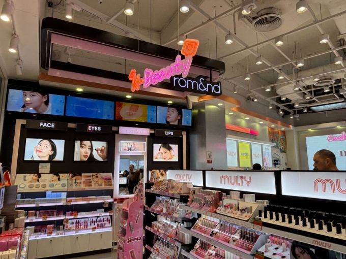 지난달 28일 태국 방콕의 대형 쇼핑몰 화장품 편집숍에 있는 K뷰티존. /사진=하수민기자 