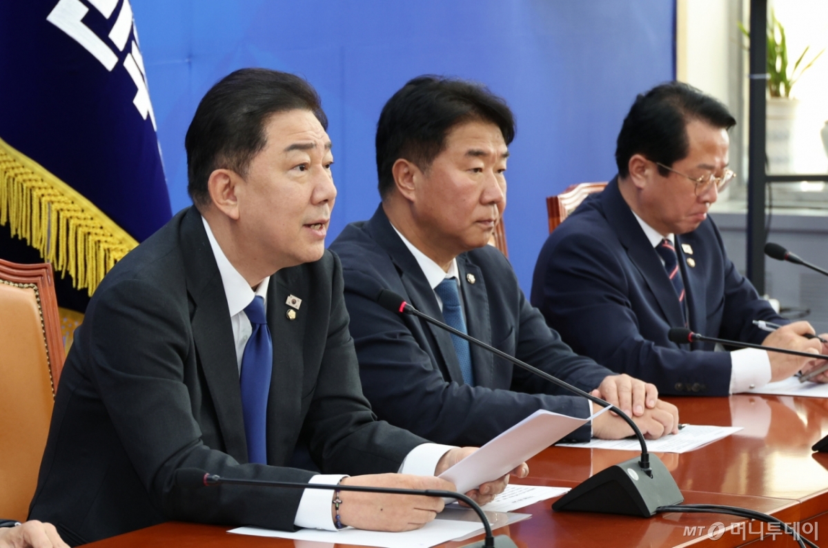 [서울=뉴시스] 김금보 기자 = 김병기 더불어민주당 원내대표가 9일 오전 서울 여의도 국회에서 열린 국정감사 종합평가 및 11월 국회 운영 관련 기자간담회에서 발언을 하고 있다. 2025.11.09. kgb@newsis.com /사진=김금보