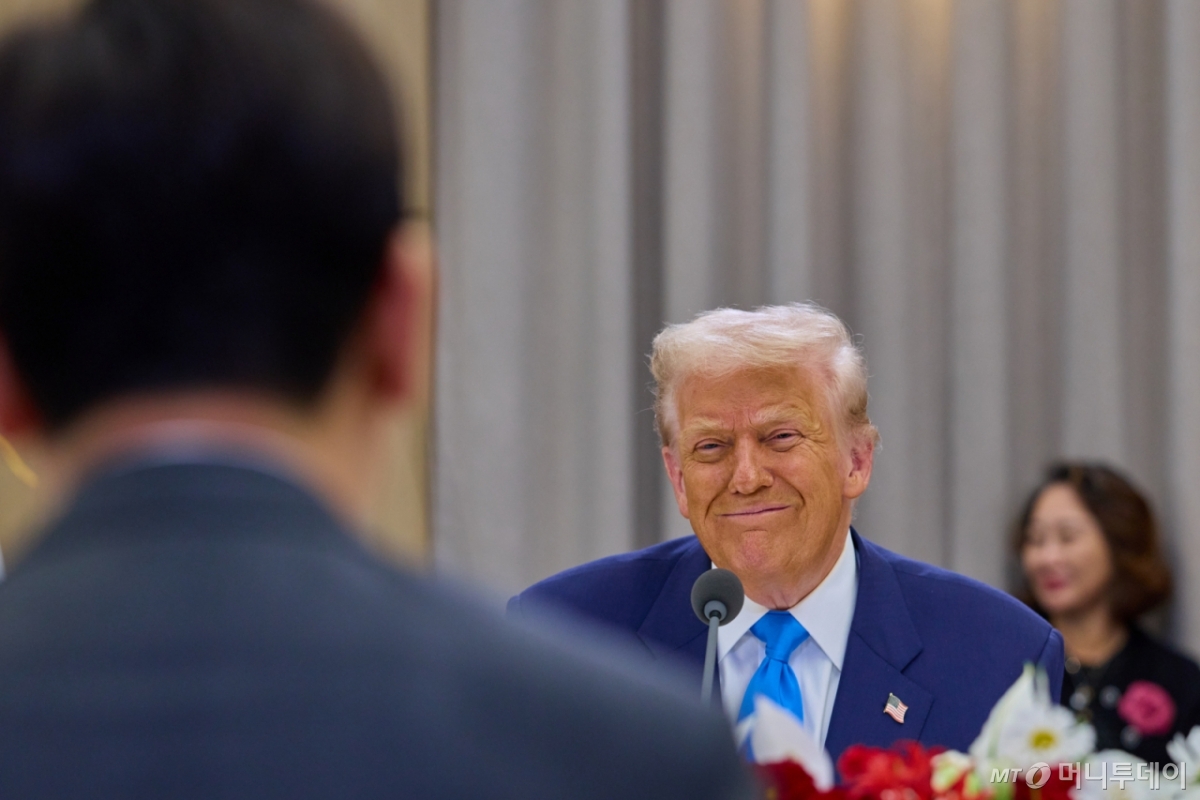 (서울=뉴스1) 허경 기자 = 이재명 대통령과 도널드 트럼프 미국 대통령이 지난 29일 경북 경주박물관에서 한미 확대 오찬회담을 하고 있다. (이재명 대통령 SNS. 재판매 및 DB 금지) 2025.10.29/뉴스1  Copyright © 뉴스1. All rights reserved. 무단 전재 및 재배포,  AI학습 이용 금지. /사진=(서울=뉴스1) 허경 기자