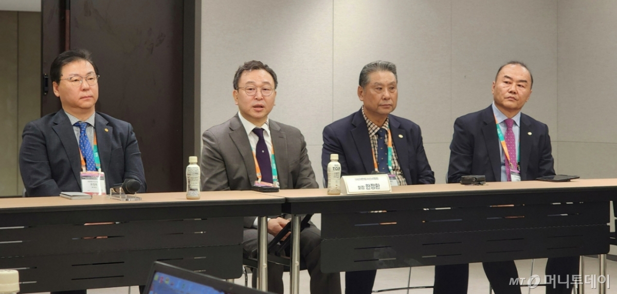 대한방사선사협회 한정환(왼쪽 2번째) 회장을 비롯한 임원진이 8일 기자간담회에서 "내년 3월27일 시행될 '돌봄통합지원법'에 대비하기 위해서라도 의료기사법이 서둘러 개정돼야 한다“고 주장하고 있다. /사진=정심교 기자