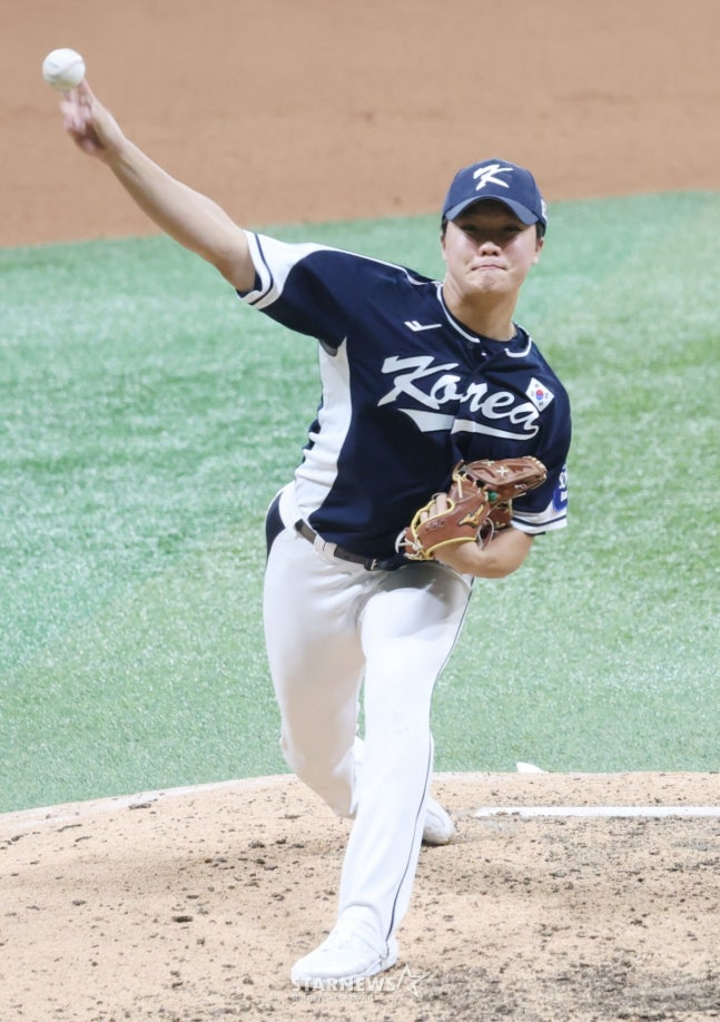 정우주가 9일 체코전에서 역투를 펼치고 있다. /사진=김진경 대기자