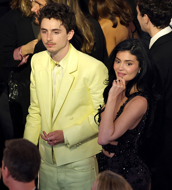 배우 티모시 샬라메가 지난 3월 미국 캘리포니아 할리우드 돌비 극장에서 열린 제97회 아카데미 시상식에 연인인 모델 겸 사업가 카일리 제너와 함께 참석했다./AFPBBNews=뉴스1