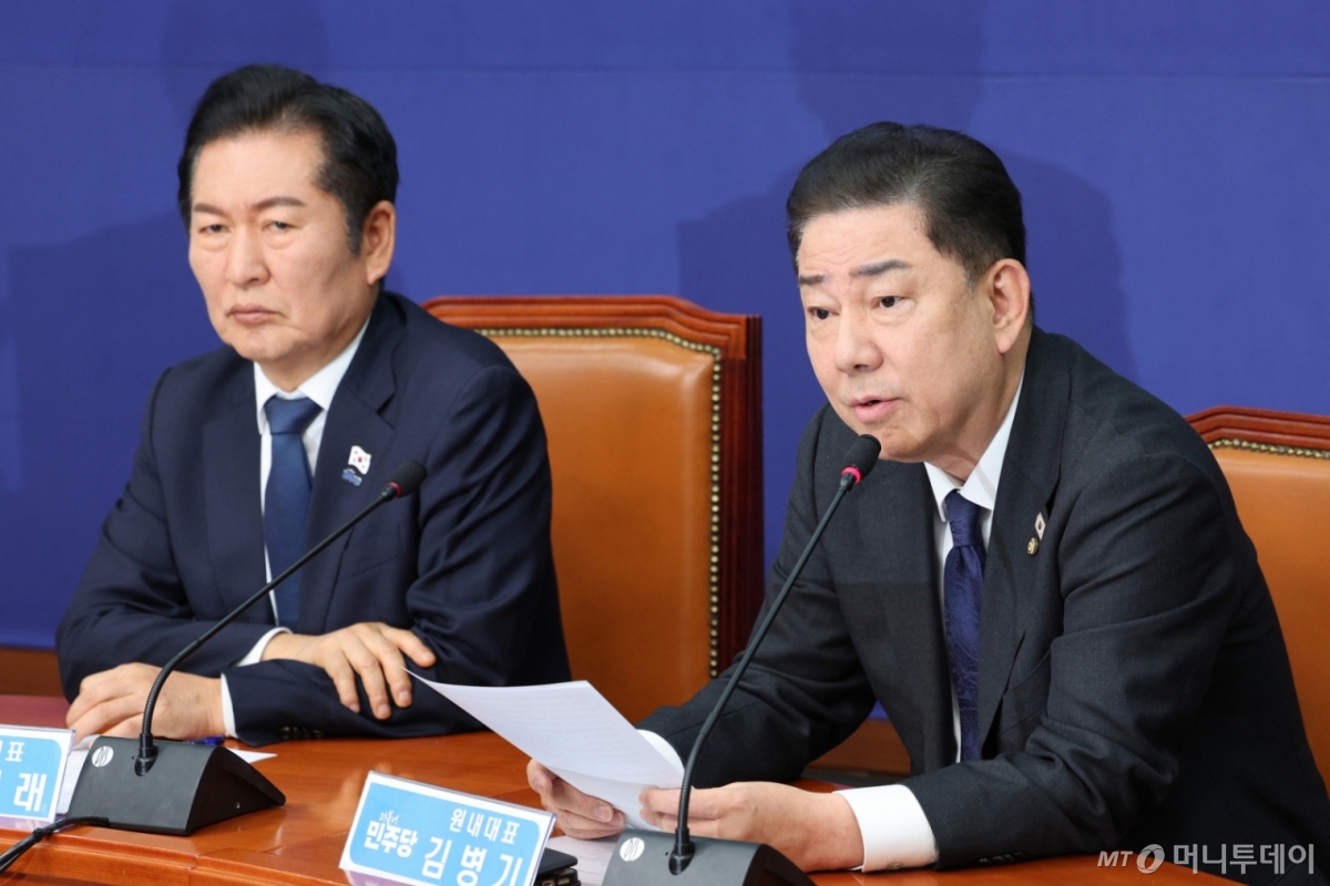 (서울=뉴스1) 신웅수 기자 = 김병기 더불어민주당 원내대표가 10일 서울 여의도 국회에서 열린 최고위원회의에서 발언하고 있다. 2025.11.10/뉴스1 Copyright © 뉴스1. All rights reserved. 무단 전재 및 재배포, AI학습 이용 금지. /사진=(서울=뉴스1) 신웅수 기자