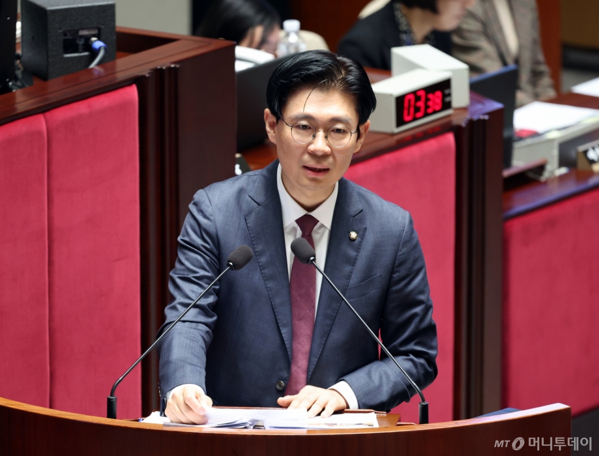 [서울=뉴시스] 김금보 기자 = 조정훈 국민의힘 의원이 10일 오전 서울 여의도 국회에서 열린 제429회국회(정기회) 예산결산특별위원회 제5차 전체회의에서 질의를 하고 있다. 2025.11.10. kgb@newsis.com /사진=김금보