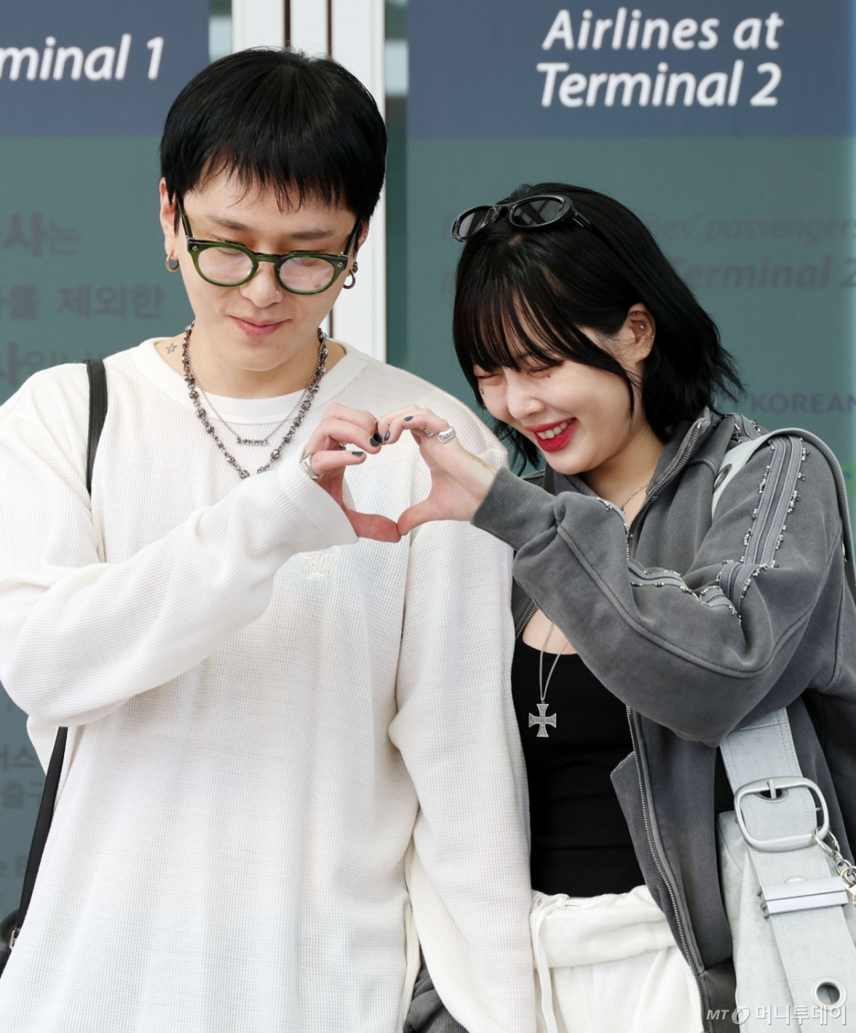 가수 현아(HyunA)와 용준형이 싱가포르 페스티벌 일정 차 30일 오후 인천국제공항을 통해 출국하고 있다. 2025.09.30 /사진=임성균 tjdrbs23@