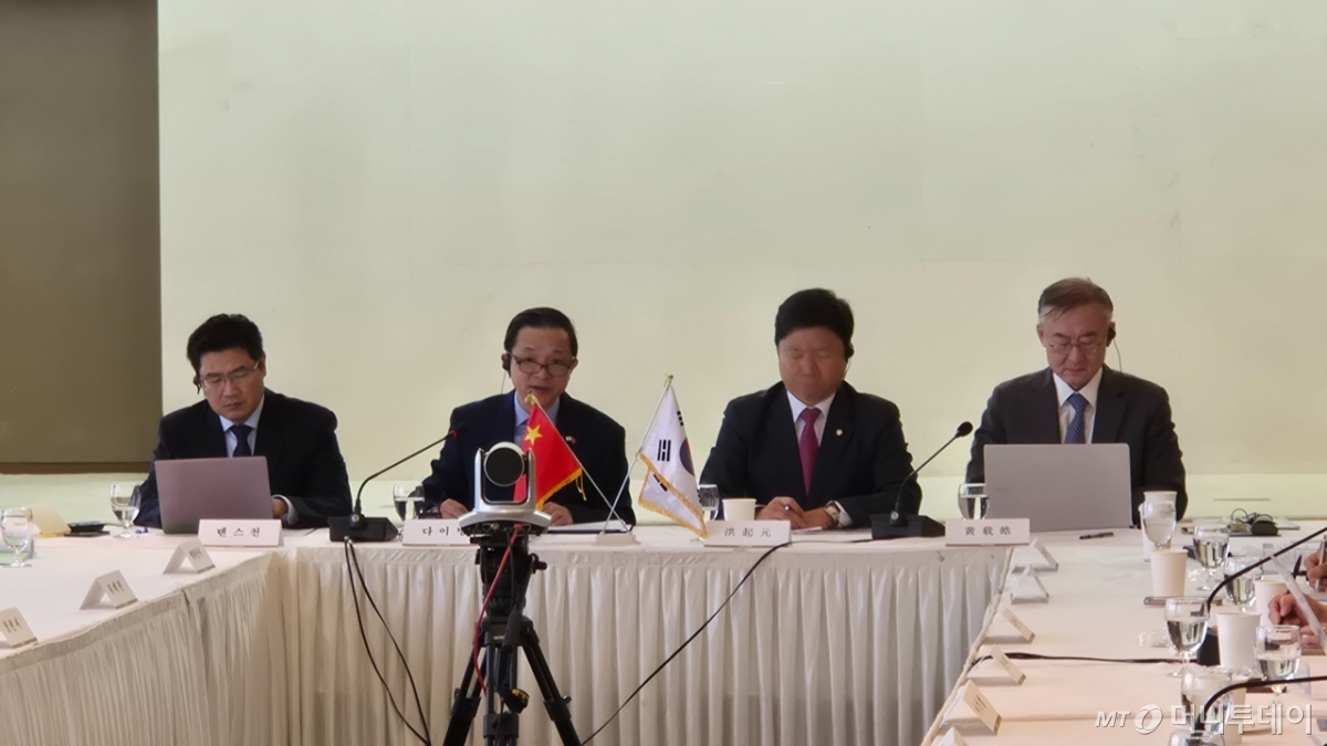 11일 서울 중구에서 열린 글로벌전략협력연구원이 주최한 한중 싱크탱크 대화 행사에 참석한 다이빙 주한국중국대사(왼쪽에서 두번째) 발언하고 있다. 왼쪽에서 첫번째 텐스천 글로벌거버넌스연구원장, 오른쪽에서 두번째 홍기원 더불어민주당 의원, 오른쪽 첫번째 황재호 글로벌전략협력연구원장./사진=조성준 기자