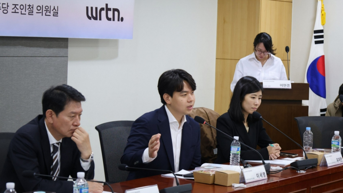 이세영 뤼튼테크놀로지스 대표(가운데) /사진=뤼튼테크놀로지스 제공