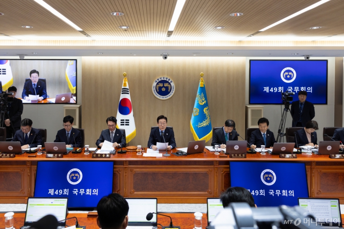 (서울=뉴스1) 허경 기자 = 이재명 대통령이 11일 서울 용산 대통령실 청사에서 열린 국무회의에서 발언하고 있다. (대통령실 제공. 재판매 및 DB 금지) 2025.11.11/뉴스1 Copyright © 뉴스1. All rights reserved. 무단 전재 및 재배포, AI학습 이용 금지. /사진=(서울=뉴스1) 허경 기자