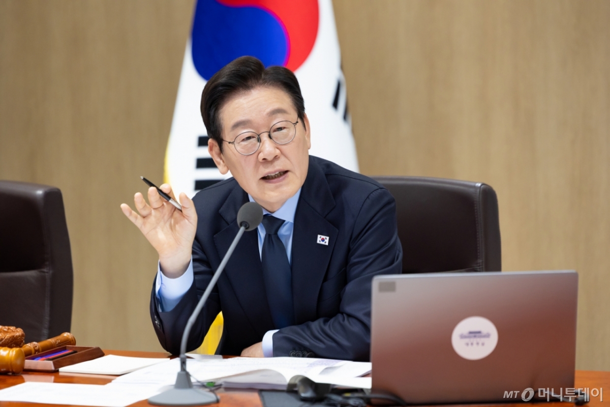 (서울=뉴스1) 허경 기자 = 이재명 대통령이 11일 서울 용산 대통령실 청사에서 열린 국무회의에서 발언하고 있다. (대통령실 제공. 재판매 및 DB 금지) 2025.11.11/뉴스1 Copyright © 뉴스1. All rights reserved. 무단 전재 및 재배포, AI학습 이용 금지. /사진=(서울=뉴스1) 허경 기자