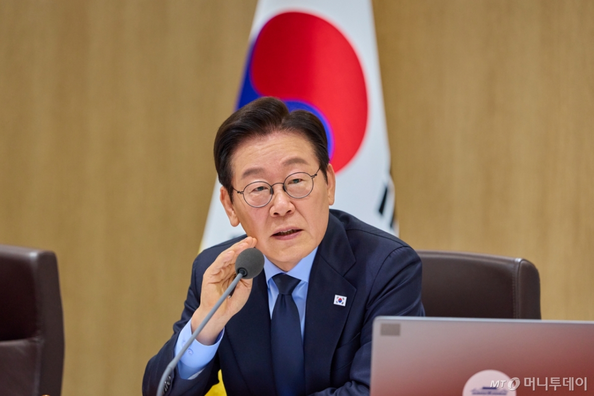 (서울=뉴스1) 허경 기자 = 이재명 대통령이 11일 서울 용산 대통령실 청사에서 열린 국무회의에서 발언하고 있다. (대통령실 제공. 재판매 및 DB 금지) 2025.11.11/뉴스1 Copyright © 뉴스1. All rights reserved. 무단 전재 및 재배포, AI학습 이용 금지. /사진=(서울=뉴스1) 허경 기자