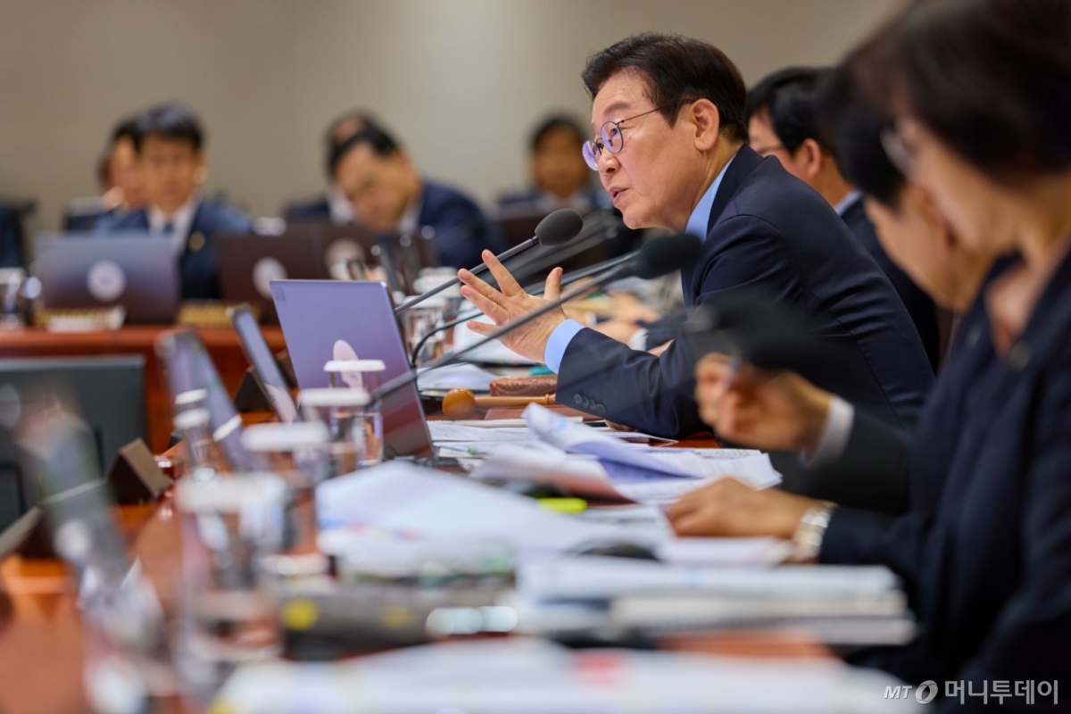 (서울=뉴스1) 허경 기자 = 이재명 대통령이 11일 서울 용산 대통령실 청사에서 열린 국무회의에서 발언하고 있다. (대통령실 제공. 재판매 및 DB 금지) 2025.11.11/뉴스1 Copyright © 뉴스1. All rights reserved. 무단 전재 및 재배포, AI학습 이용 금지. /사진=(서울=뉴스1) 허경 기자