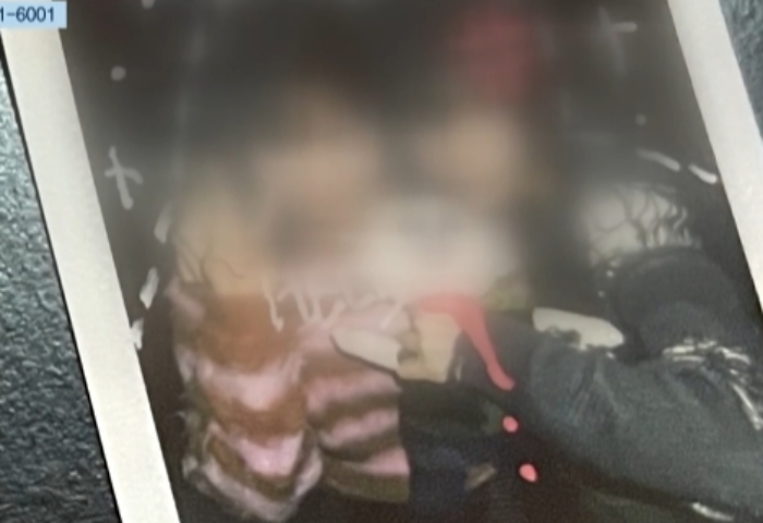 서울 도심에 일본 '맨즈 콘카페'를 표방한 카페가 등장했다. 일반 음식점으로 등록된 이곳은 미성년자도 자유롭게 출입할 수 있어 미성년자와 성인 간 부적절한 만남을 유도할 수 있다는 우려가 제기된다. /사진=JTBC 뉴스