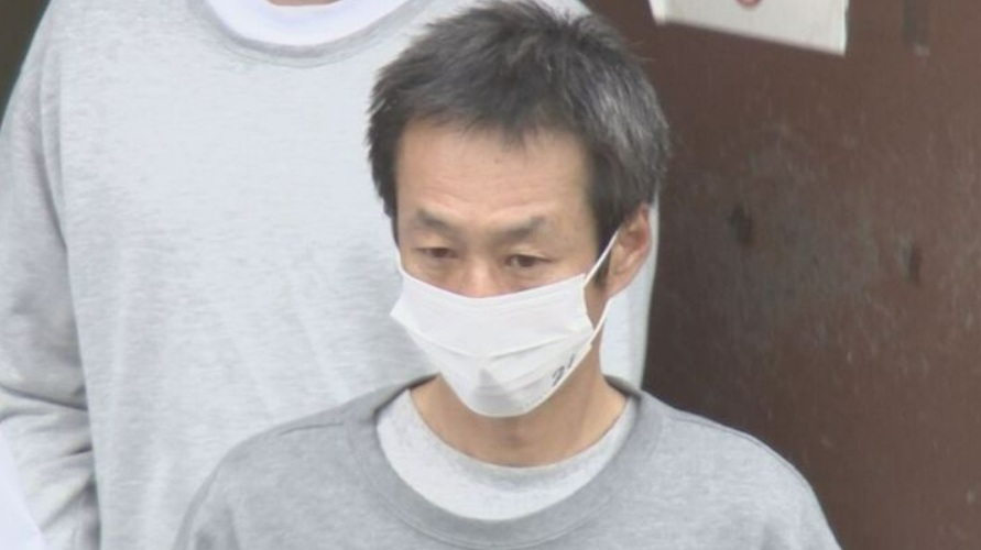 일본 도쿄에서 지나가는 여중생을 껴안아 넘어뜨린 뒤 음란 행위를 한 혐의를 받는 직업 불명의 50대 한국인 최모씨 모습. /사진=뉴시스(일본 TBS뉴스 캡처)