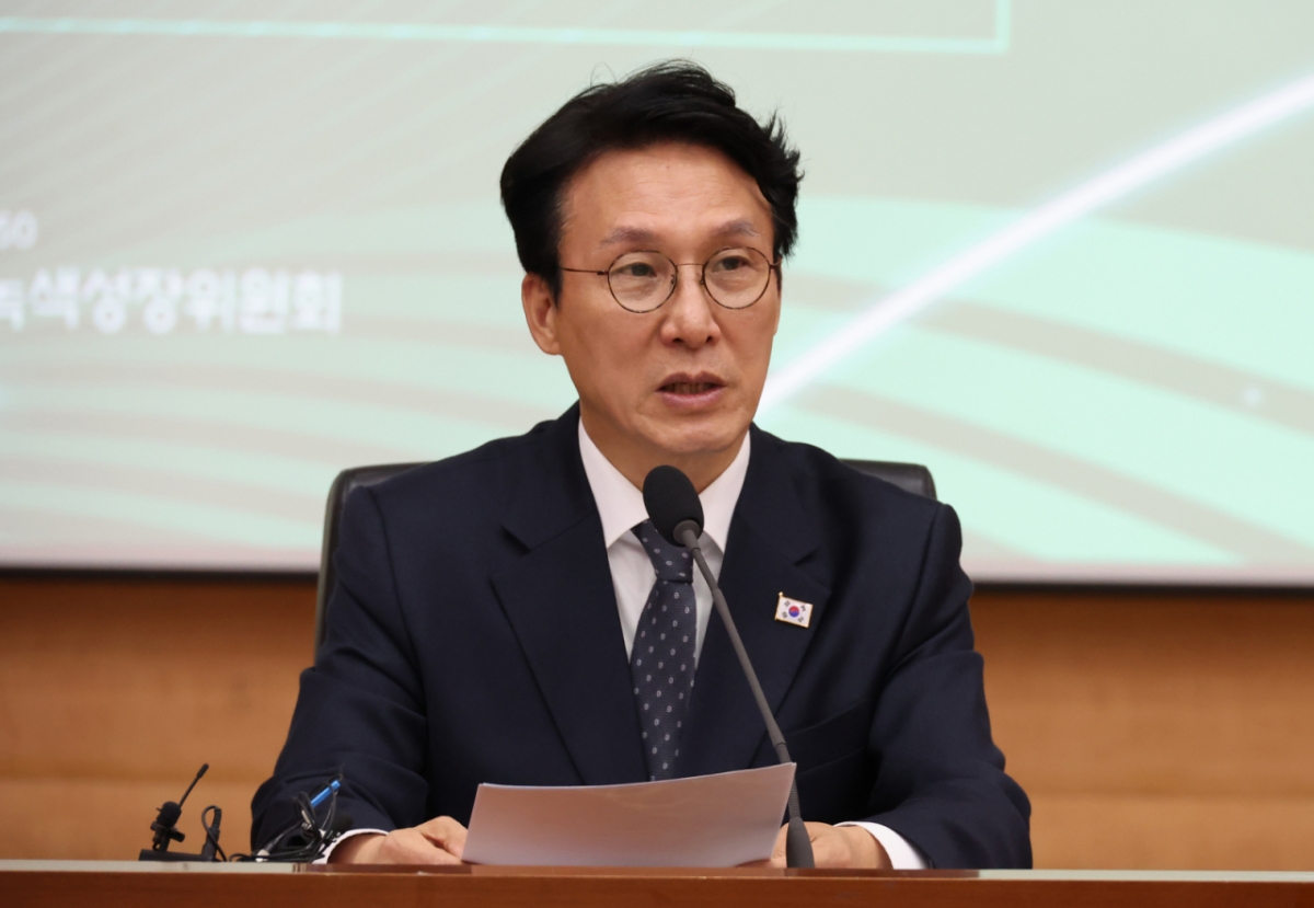 김민석 국무총리이 10일 서울 종로구 정부서울청사에서 열린 탄소중립녹색성장위원회 전체회의에 참석해 발언하고 있다./사진=뉴시스.