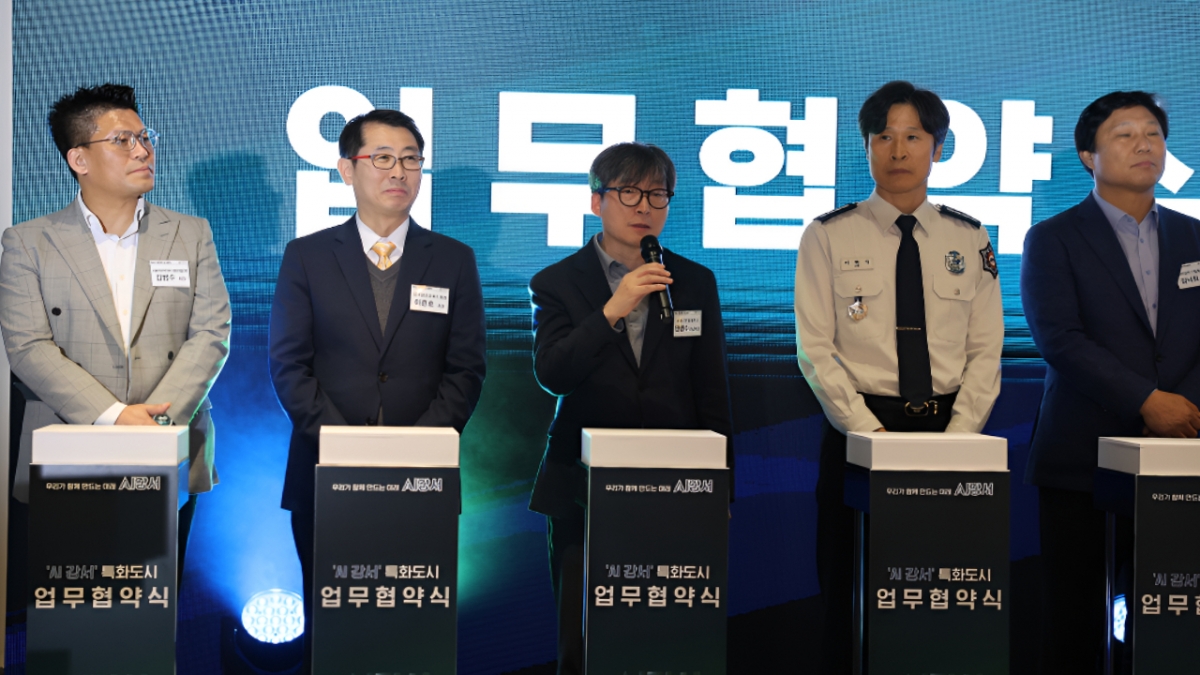 안병수 서울디지털대 학생처장(가운데)이 업무협약식에서 발언하고 있다./사진제공=서울디지털대