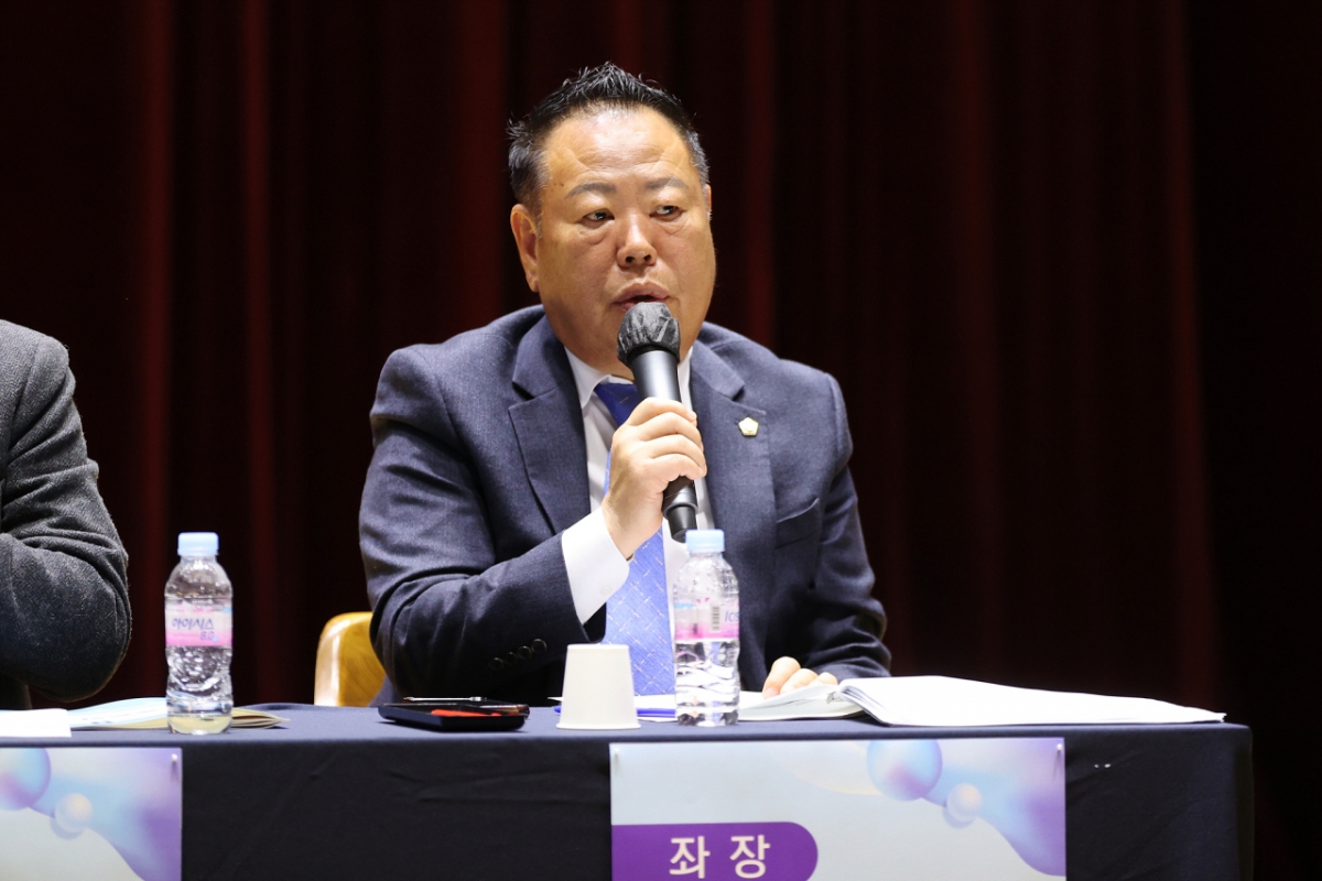 서명범 시의원이 11일 정책토론회에서 인사말을 하고 있다.