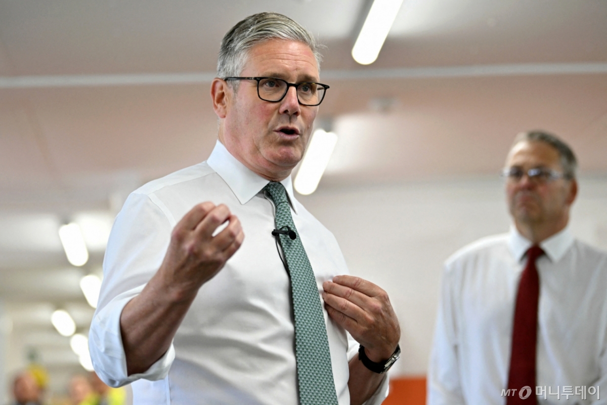 (글래스고 로이터=뉴스1) 김지완 기자 = 4일(현지시간) 키어 스타머 영국 총리가 스코틀랜드 글래스고의 한 조선소를 방문해 직원들과 대화하고 있다. 2025.09.04 ⓒ 로이터=뉴스1 Copyright © 뉴스1. All rights reserved. 무단 전재 및 재배포, AI학습 이용 금지. /사진=(글래스고 로이터=뉴스1) 김지완 기자