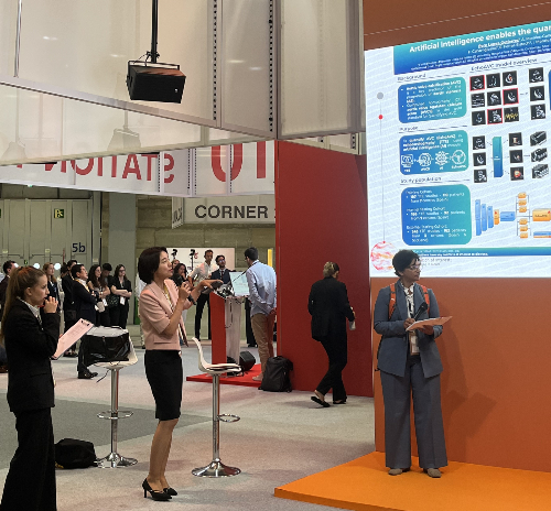 지난 8월 스페인 마드리드에서 열린 유럽심장학회(ESC 2025)에서 김경희 인천세종병원 심장이식센터장이 ‘심장 영상 분야 AI’ 세션의 공동 좌장(Chairperson)을 맡아 AI 활용 현황에 대해 소개하고 있다./사진=인천세종병원