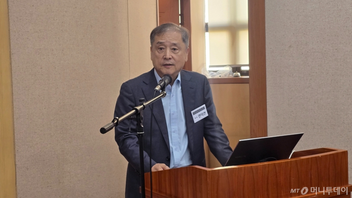 13일 서울 영등포구 서울시의사회관에서 전현희 더불어민주당 의원이 주최하고 서울시 의약단체 4곳(서울시의사회·서울시치과의사회·서울시한의사회·서울시약사회)이 주관한 '의약인단체 자율정화기능 활성화 위한 토론회'에서 안덕선 의료정책연구원장이 발표하고 있다. /사진=홍효진 기자