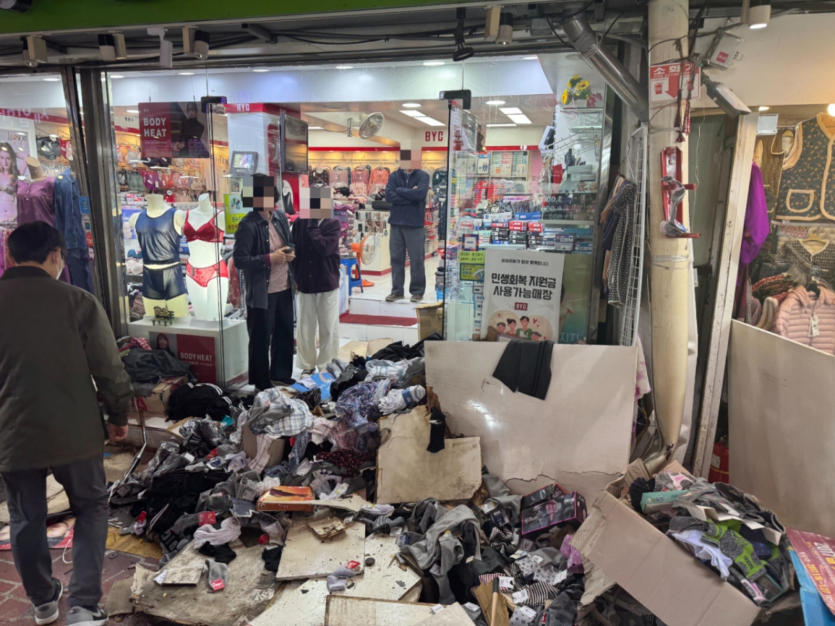 13일 오후 경기 부천시 오정구 원종동 제일시장에서는 1톤 트럭이 돌진해 사상자 20명이 발생했다. /사진=최문혁 기자.