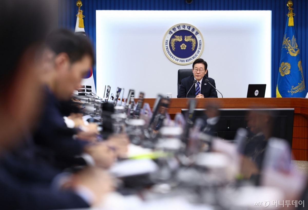 [서울=뉴시스] 최동준 기자 = 이재명 대통령이 13일 서울 용산 대통령실 청사에서 열린 수석보좌관회의에서 발언하고 있다. (대통령실통신사진기자단) 2025.11.13. photocdj@newsis.com /사진=