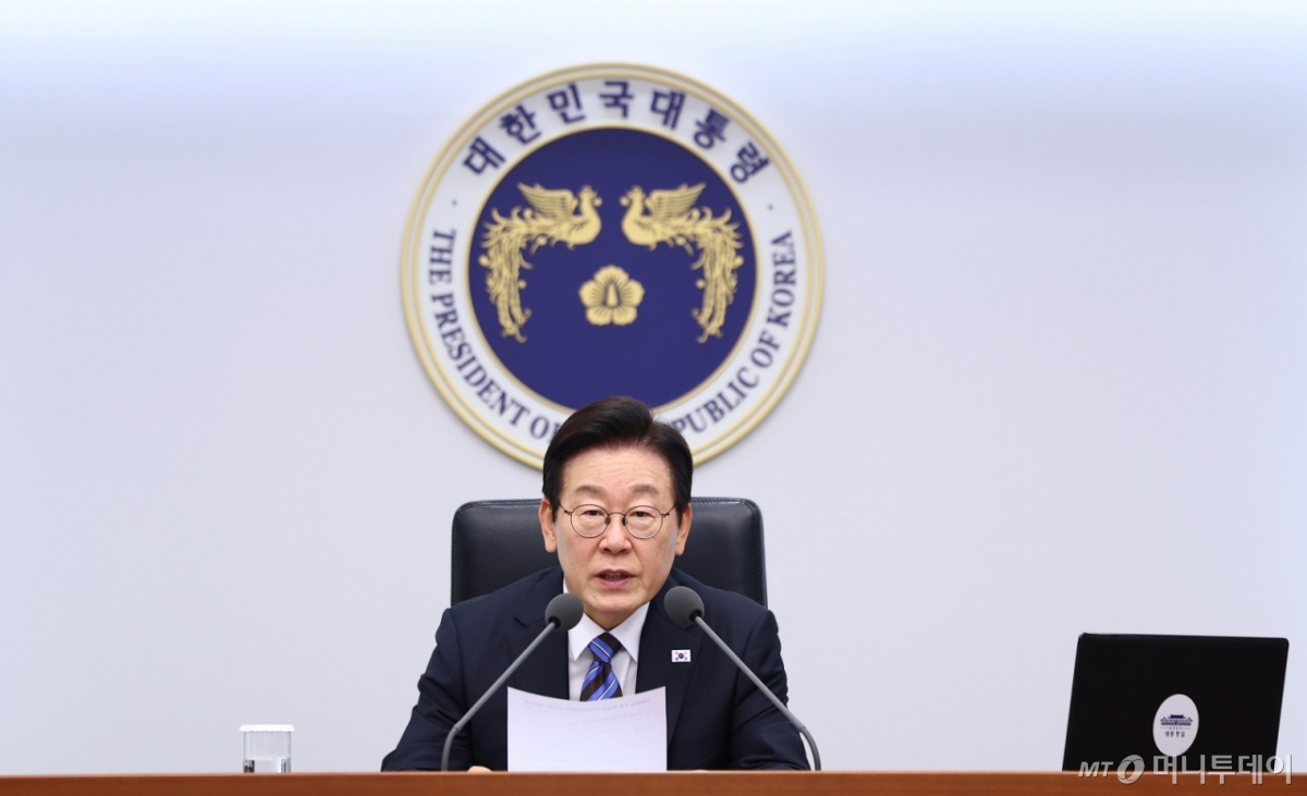 [서울=뉴시스] 최동준 기자 = 이재명 대통령이 13일 서울 용산 대통령실 청사에서 열린 수석보좌관회의에서 발언하고 있다. (대통령실통신사진기자단) 2025.11.13. photocdj@newsis.com /사진=