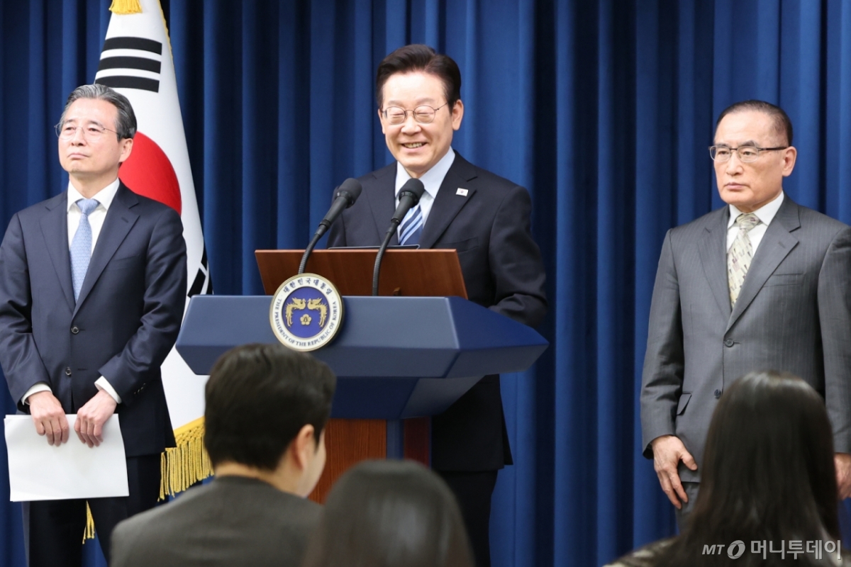 (서울=뉴스1) 허경 기자 = 이재명 대통령이 14일 서울 용산 대통령실 청사에서 한·미 팩트시트 타결 관련 발표를 하고 있다. 2025.11.14/뉴스1  Copyright © 뉴스1. All rights reserved. 무단 전재 및 재배포,  AI학습 이용 금지. /사진=(서울=뉴스1) 허경 기자