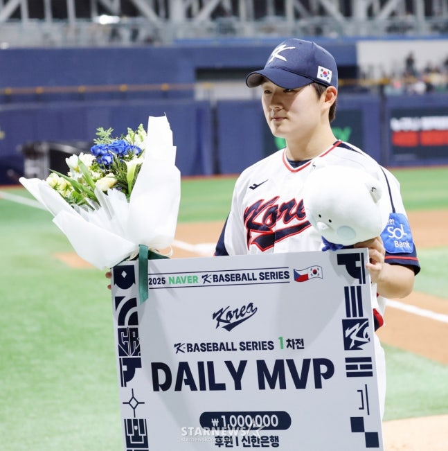 체코와 1차전에서 데일리 MVP를 수상한 김택연. /사진=강영조 선임기자
