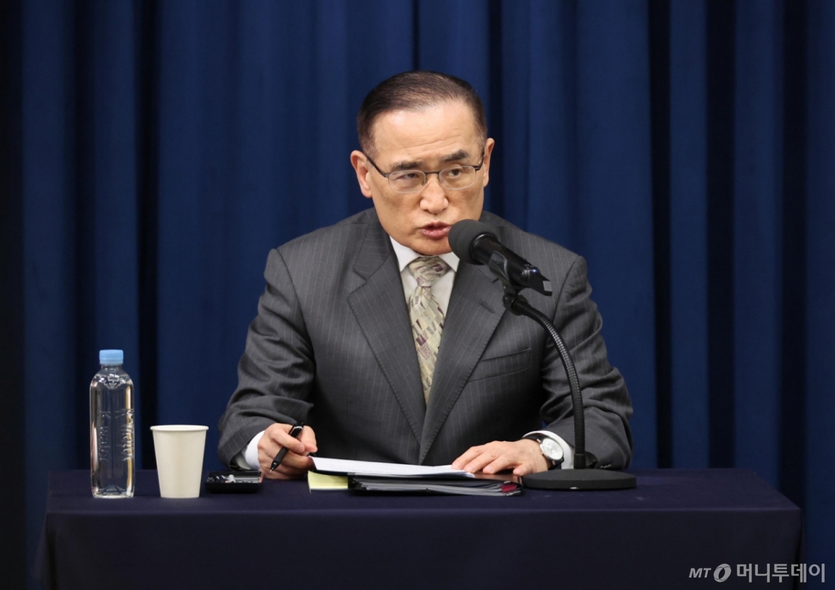 [서울=뉴시스] 최동준 기자 = 위성락 국가안보실장이 14일 서울 용산 대통령실에서 이재명 대통령 G20 순방 일정 관련 브리핑을 하고 있다. (대통령실통신사진기자단) 2025.11.14. photocdj@newsis.com /사진=류현주