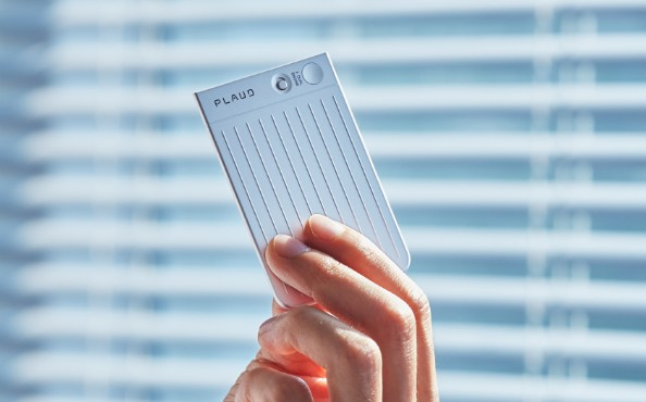 AI 스마트 웨어러블 기기 스타트업 플라우드가 판매하는 카드형 웨어러블 기기./사진=플라우드 온라인 판매 페이지 갈무리