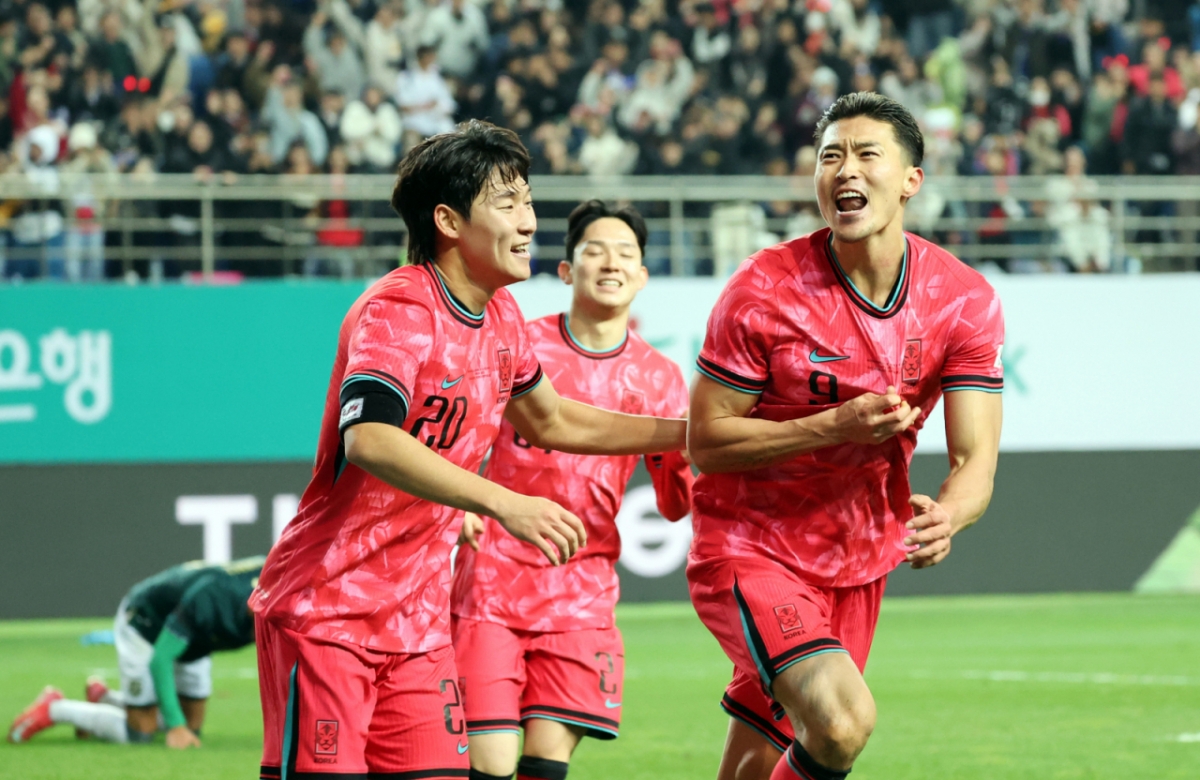 축구대표팀 조규성이 14일 대전월드컵경기장에서 열린  대한민국축구대표팀과 볼리비아(FIFA 랭킹 76위)와의 친선경기에서 벤치를 지키고 있다. 2025.11.14. /사진=강영조 선임기자