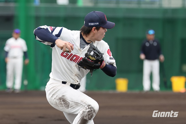 롯데 고승민이 수비훈련을 진행하고 있다. /사진=롯데 자이언츠 제공