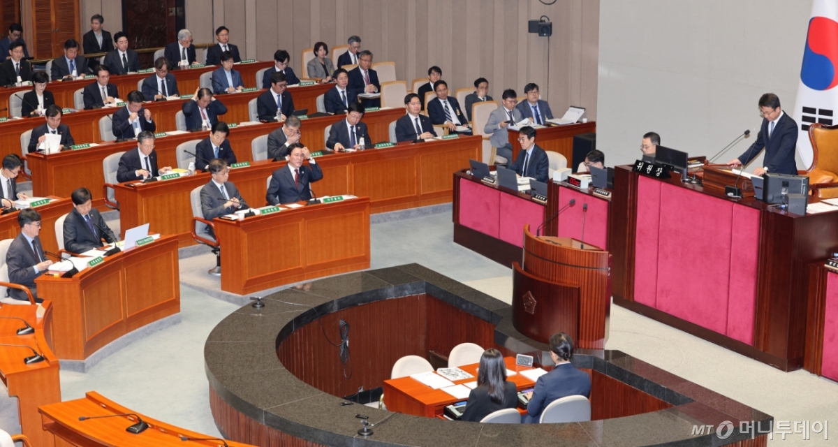 (서울=뉴스1) 신웅수 기자 = 한병도 위원장이 7일 서울 여의도 국회에서 열린 예산결산특별위원회 전체회의에서 의사봉을 두드리고 있다. 2025.11.7/뉴스1 Copyright © 뉴스1. All rights reserved. 무단 전재 및 재배포, AI학습 이용 금지. /사진=(서울=뉴스1) 신웅수 기자