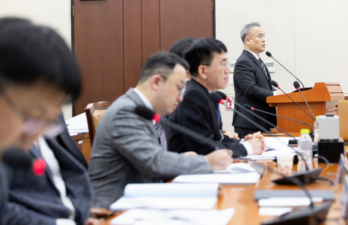 김성근 대한의사협회 대변인(가톨릭의대 외과 교수)가 17일 서울 여의도 국회에서 열린 제429회국회(정기회) 보건복지위원회 지역의사 관련 법안에 대한 공청회에서 발언하고 있다. /사진=뉴스1