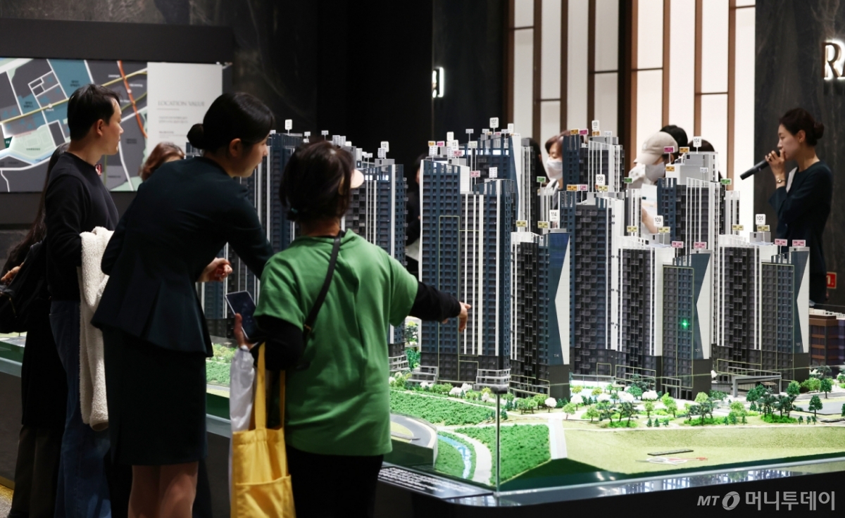 ** 로또보다 뜨거운 '30억 청약 로또', 서울·분당 당신의 기회는?

**