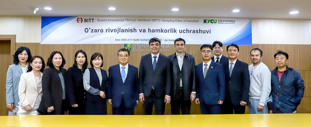 건양사이버대와 우즈베크 BITT 관계자들이 업무협약 후 기념촬영하고 있다./사진제공=건양사이버대